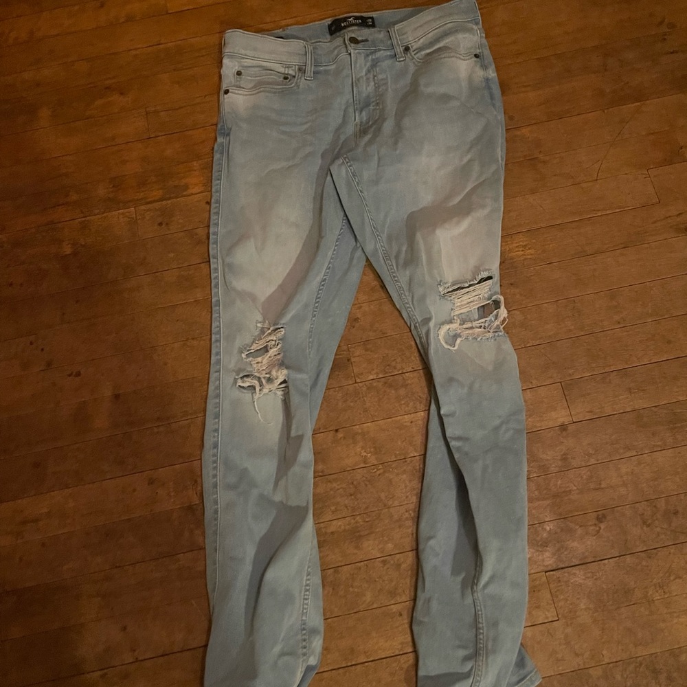 Hollister 32 34s light blue color